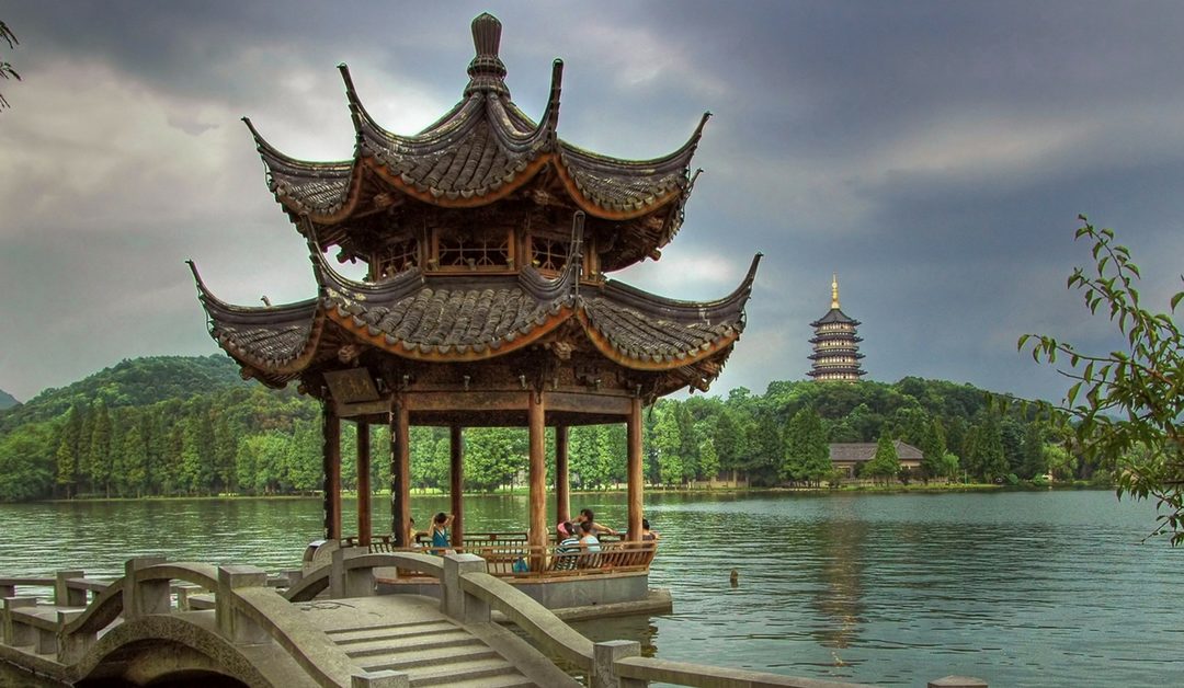 What does Hangzhou have to offer expats?